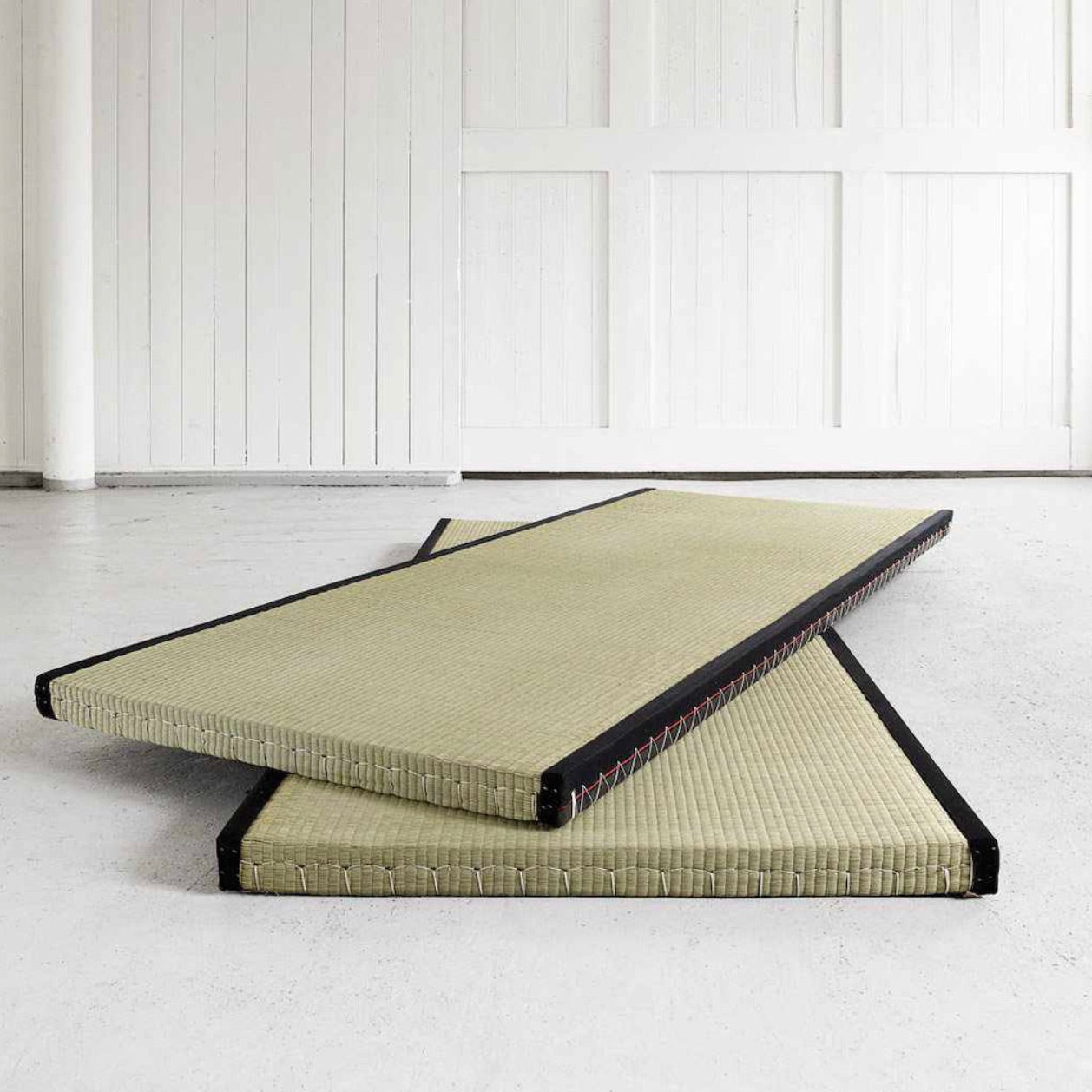 Tatami strádýna undir futon dýnu